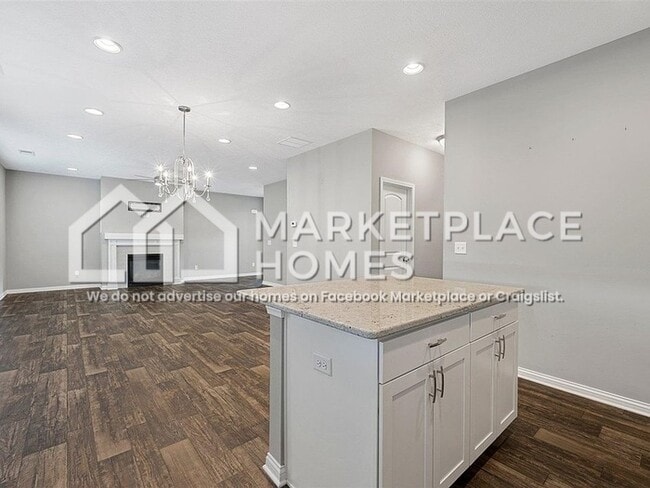 Building Photo - 554 Vining Ln