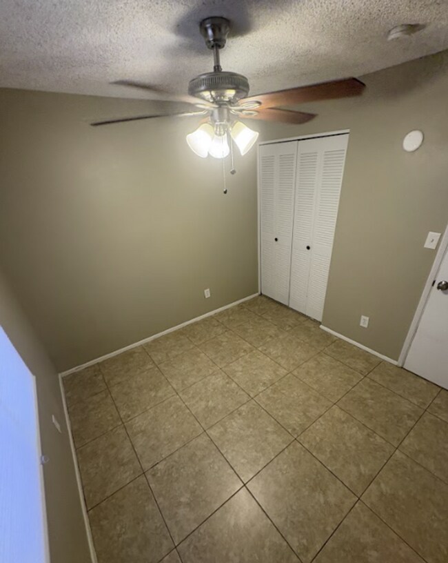 Building Photo - COMING SOON! Spacious 3 Bed 1 Bath Home in...