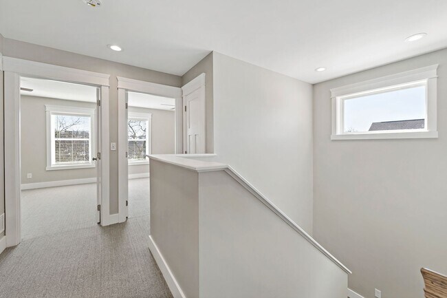 Building Photo - $1,000 MOVE-IN CREDIT!