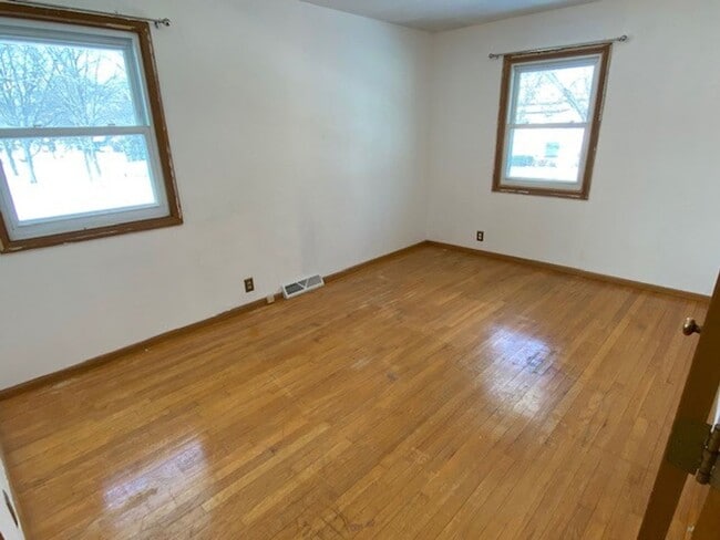 Building Photo - 10301-10303 W Fisher Parkway