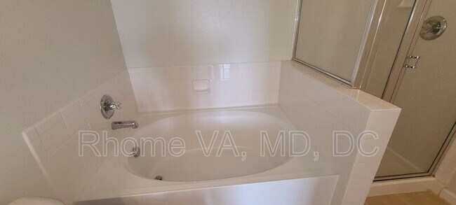 Building Photo - 12917 Centre Park Cir