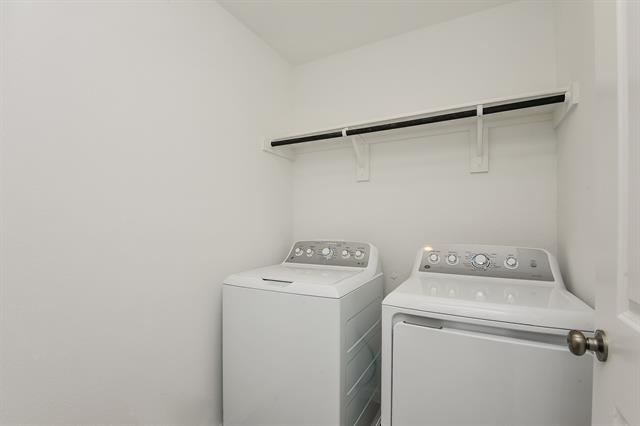 Building Photo - 2721 Mistwood Dr