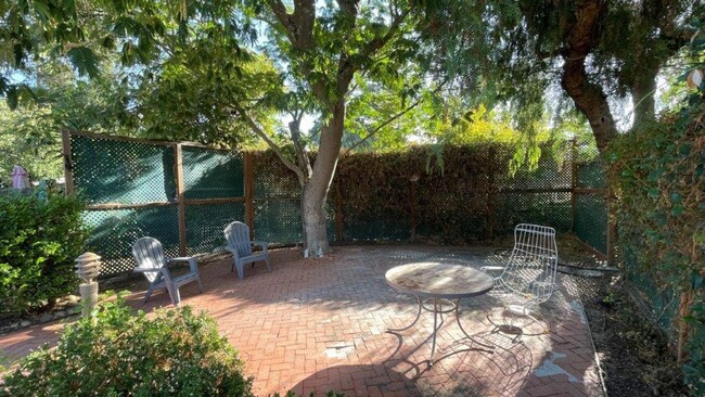 Building Photo - Concord Beautiful 4 bedroom 2 bathroom home in nice neighborhood with large yard!