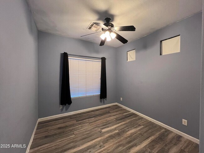 Building Photo - 1961 E Shannon St