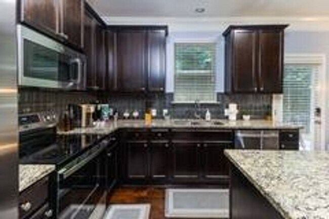 Building Photo - Charming 3BR Townhome in Lilburn