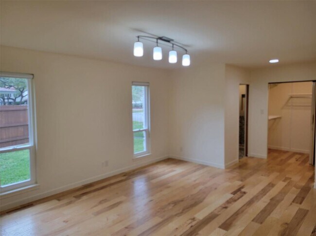 Building Photo - 4012 Hyridge Dr