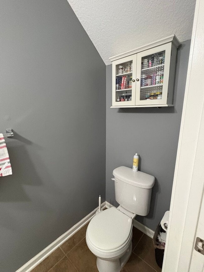 Building Photo - 496 Walnut Dr