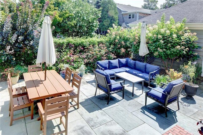 Building Photo - 27 Cranston Ave