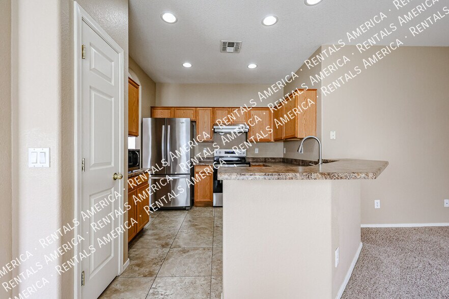 Building Photo - 3752 E Woodside Way