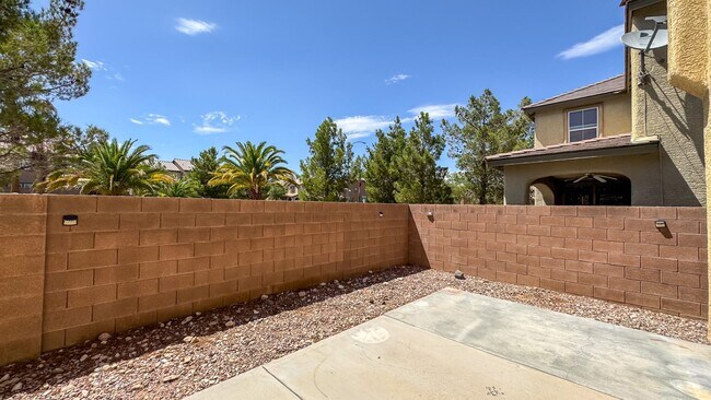 Building Photo - Spacious 3-Bed + Loft & Den | Granite Coun...
