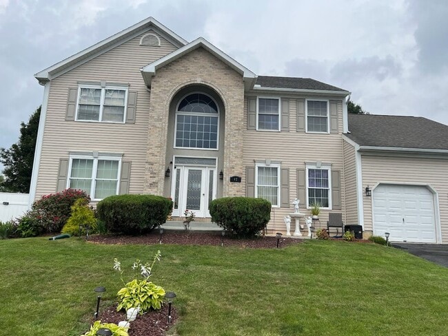 Primary Photo - Large 1 bedroom basement apartment in beau...