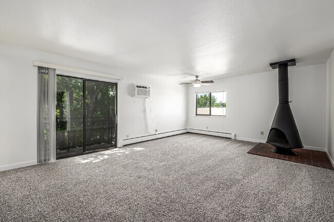 Building Photo - Freshly updated Two bed one bath for rent