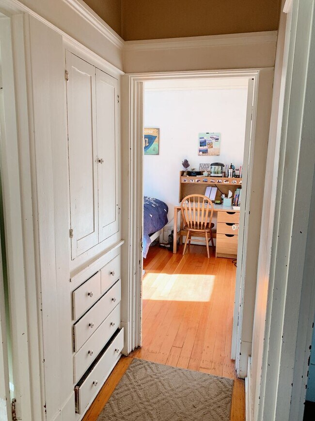 Building Photo - 1021/1023 High St