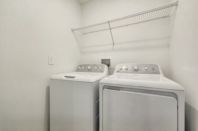 Building Photo - "Charming 3-Bedroom Home with 2.5 Baths in...