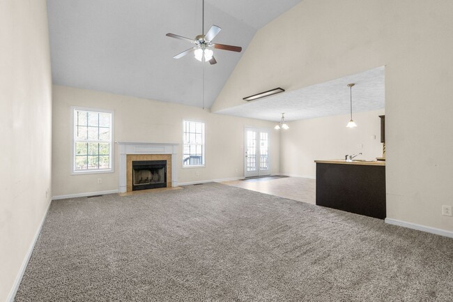 Building Photo - COMING SOON!    Cute home close to shoppin...