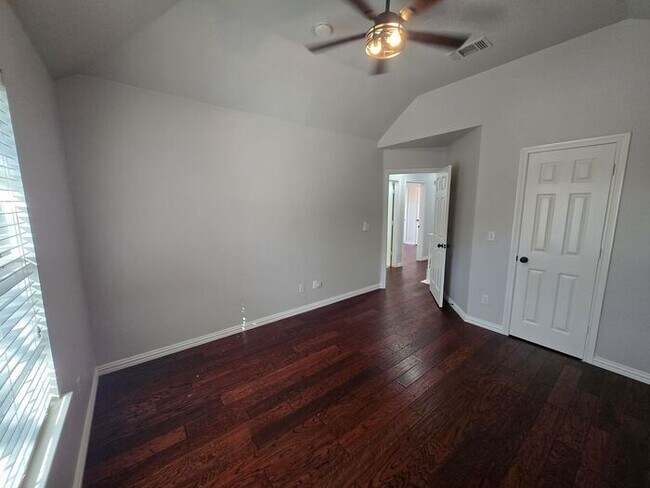 Building Photo - 6116 Thursby Ave