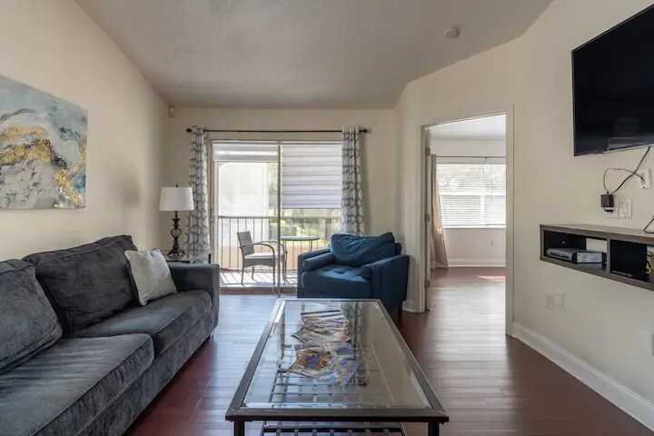 Building Photo - 8824 Coral Palms Ct