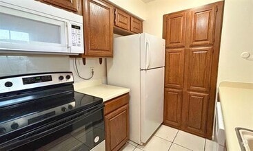 Building Photo - 1200 Calico Ln