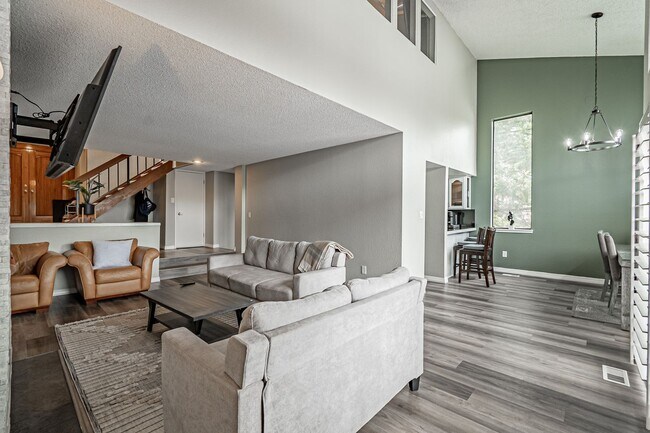 Building Photo - 3BD, 2.5BA Arapahoe Lake Park Townhome Nea...