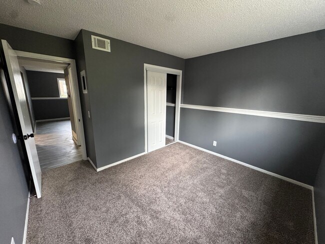 Building Photo - 317 N Bridge Ln