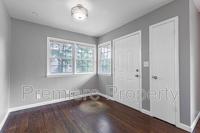 Building Photo - 3320 S Sterling Ave
