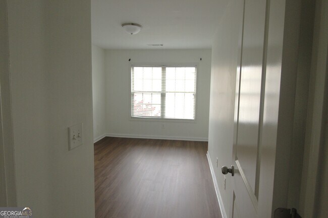 Building Photo - 726 Garbrooke Dr