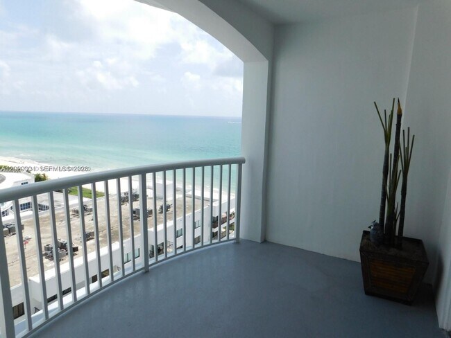 Building Photo - 5401 Collins Ave