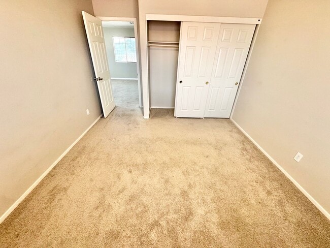 Building Photo - LIMITED TIME ONLY: $500 OFF 2ND MONTH'S RENT -MOVE IN W/IN TWO WEEKS TO TAKE ADVANTAGE of this Be...