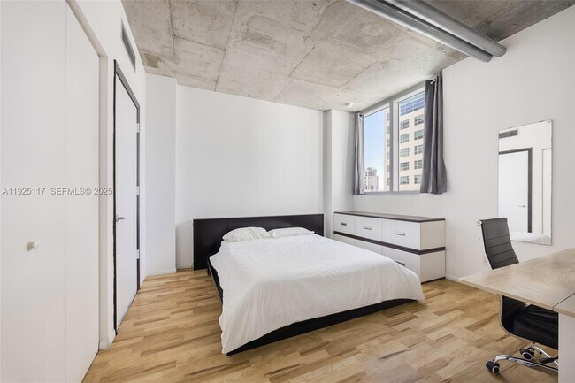 Building Photo - 690 SW 1st Ct