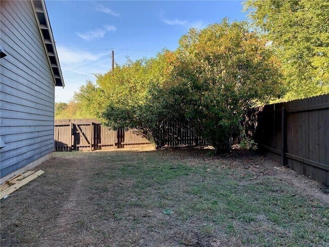 Building Photo - 10720 Sorghum Hill Cove