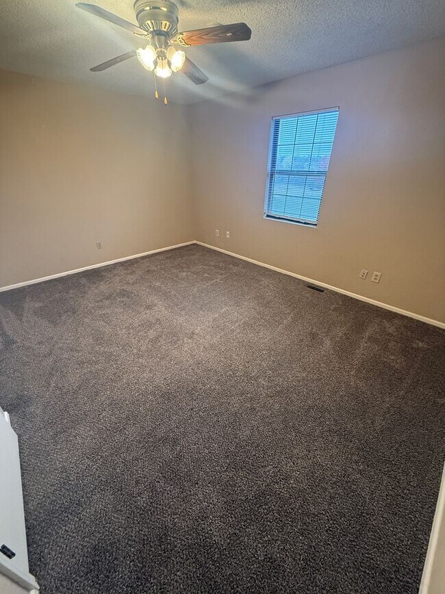 Building Photo - 708-710 SW 37th St Duplex