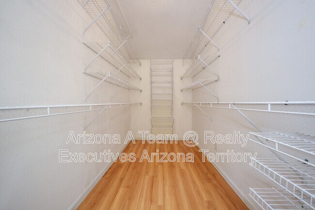 Building Photo - 5701 E Glenn St