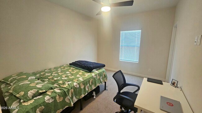 Building Photo - 2818 W Red Fox Rd