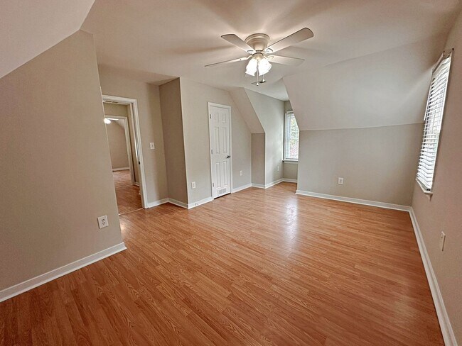 Building Photo - Updated Home in the Heart Of Chesterfield