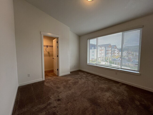 Building Photo - Gorgeous 3BR Home with Open Main Level & Large Primary Suite