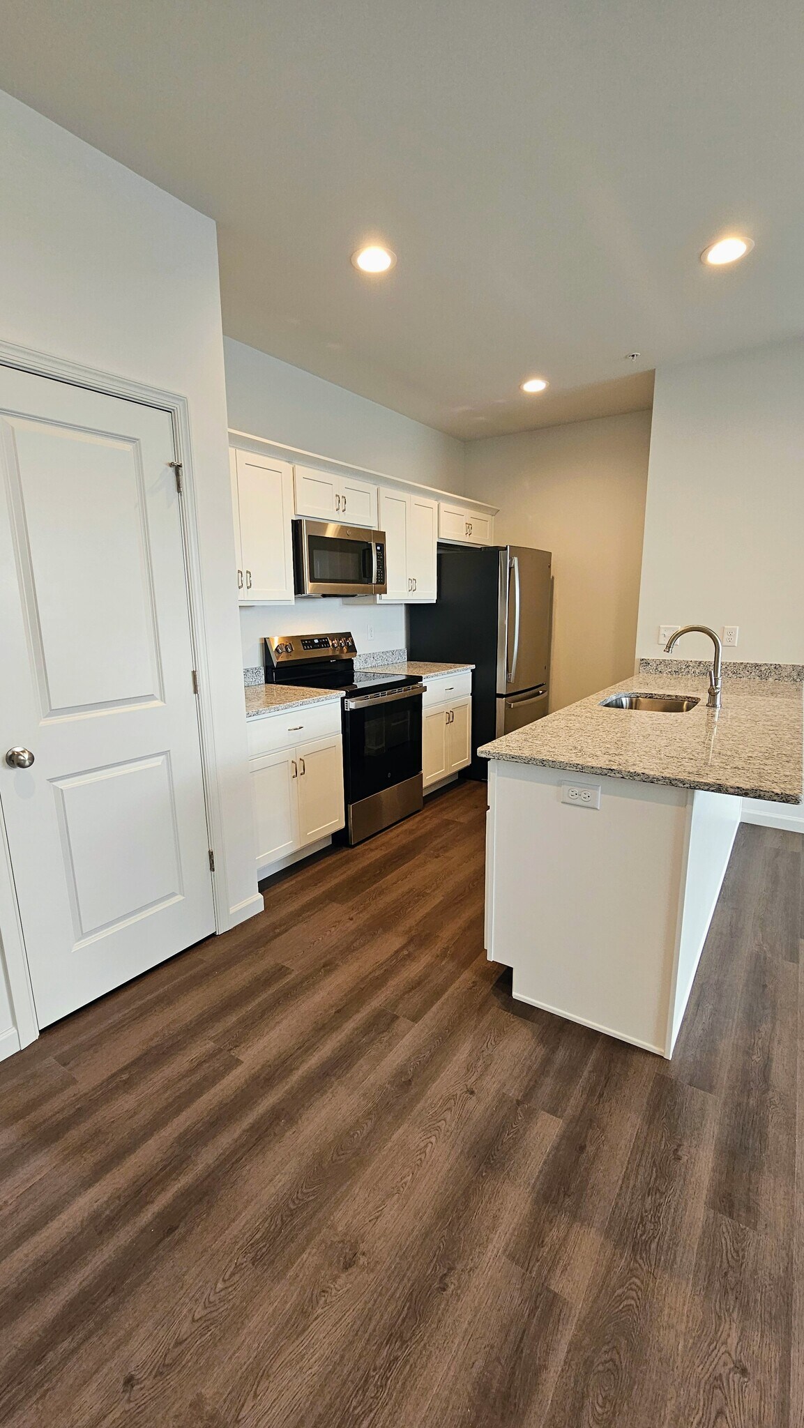 Building Photo - 61 N Conifer Dr