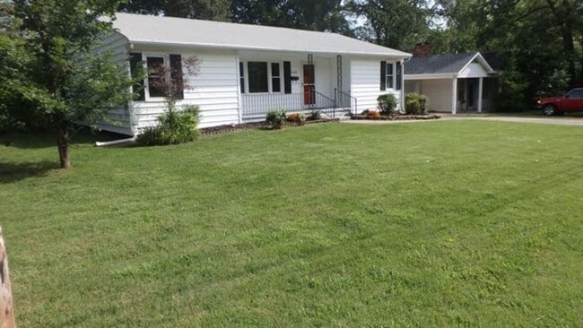 Building Photo - Wonderful 3 Bed 1 Bath House w/ Bonus Room!