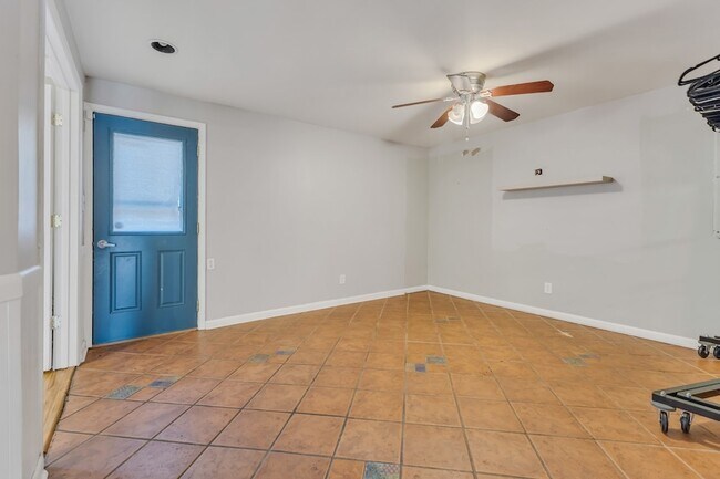 Building Photo - 272 Rio Vista Dr