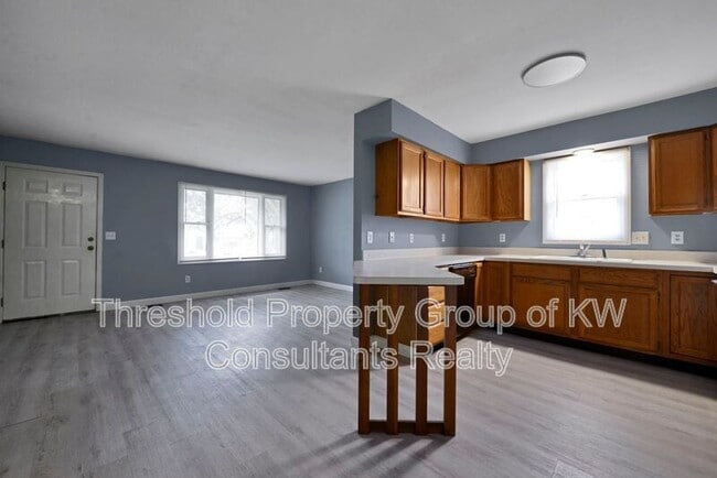 Building Photo - 5809-5811 Pepperwood Court