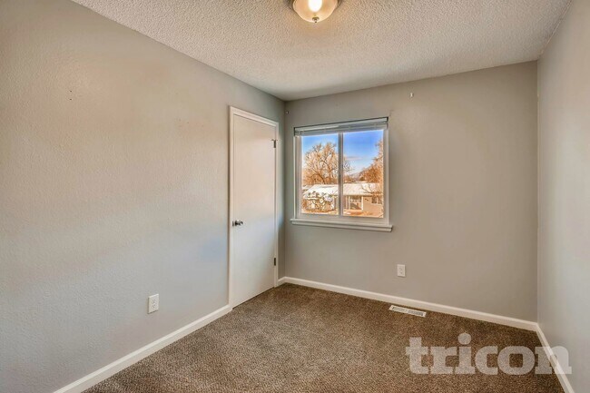 Building Photo - 3222 Greenwood Cir