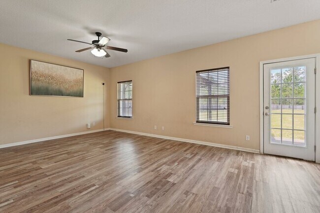 Building Photo - 966 Mustang Ln NE