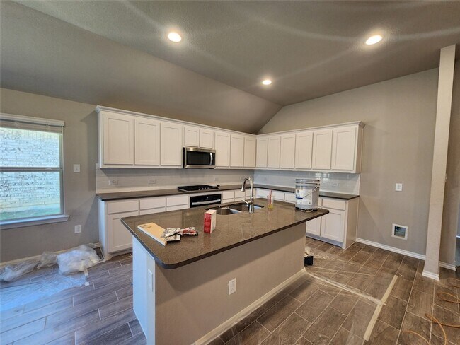 Building Photo - 355 Freestall Dr