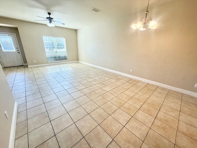 Building Photo - 334 Princess Place