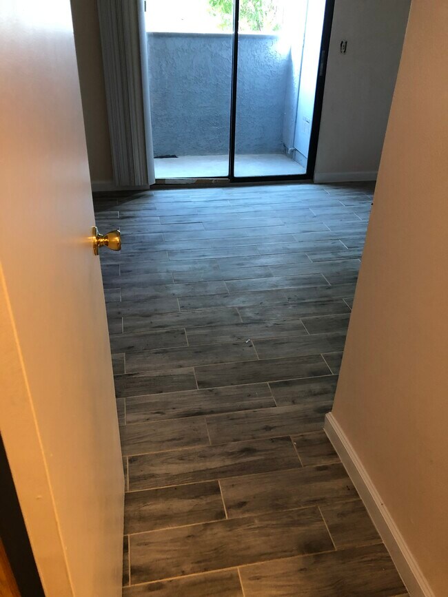 Building Photo - 5203 Caliente St