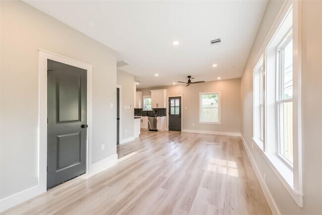 Building Photo - 4721 Mallow St