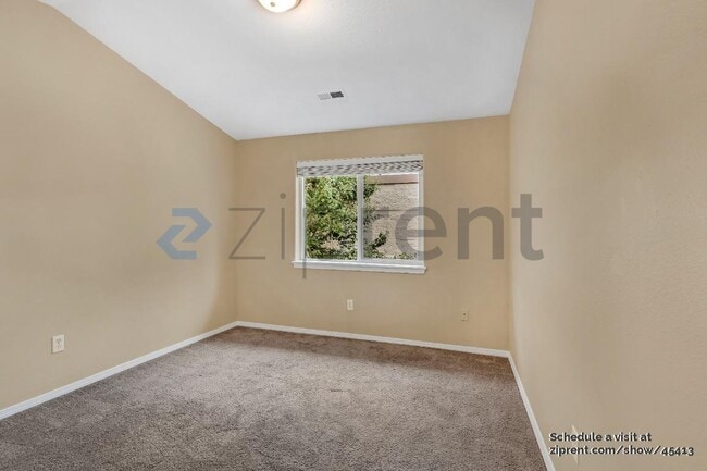 Building Photo - 13926 NE 7th Ct