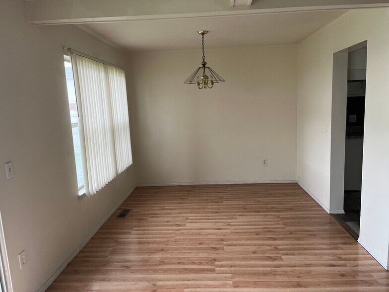 Building Photo - 21659 Hidden Rivers Dr N