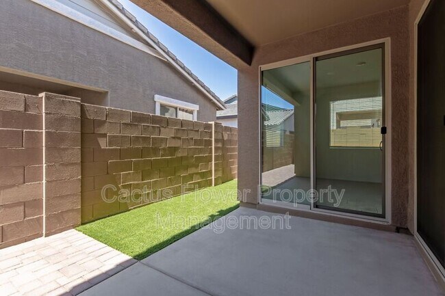 Building Photo - 9416 E Spiral Ave