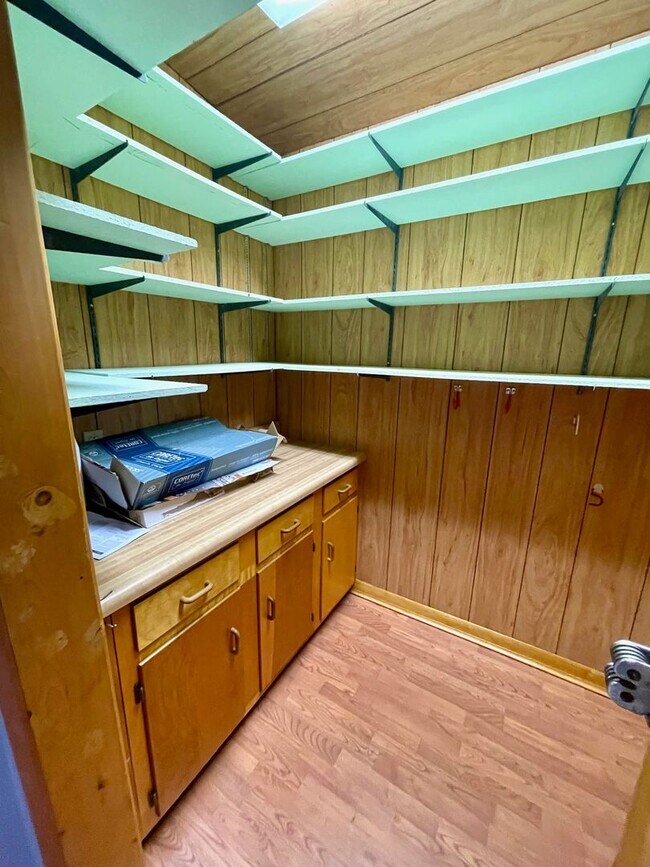 Building Photo - Very Unique 5 Bedroom Home on Large Lot