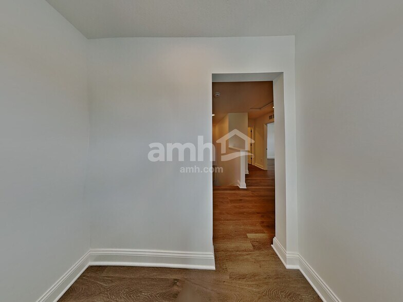 Building Photo - 9032 Lucy Dr